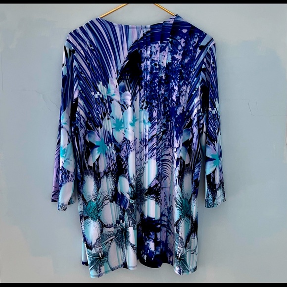 Chico’s Easywear Relaxed Fit Drape Jacket Tropical Print in Blues Size 2 (M) EUC - Picture 3 of 8